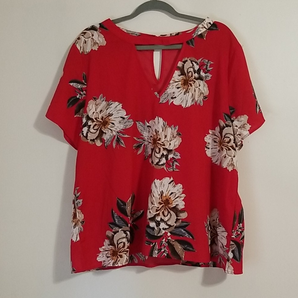 Plus sized!! Red floral blouse